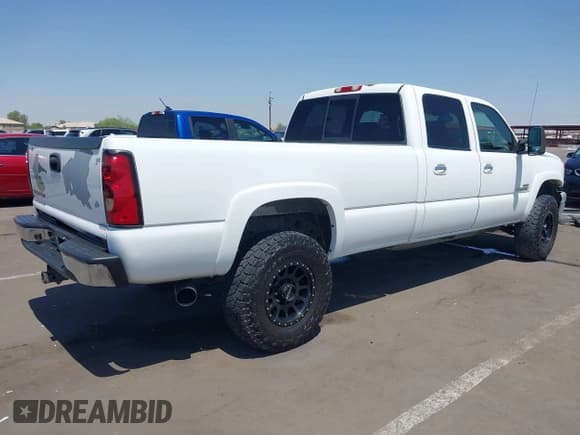 ✅ 2006 Chevrolet Silverado 2500HD LT3 • VIN: 1GCHK23D96F186182 • Лот: 42460326. Опубликован ранее на IAAI с пробегом 298 576 миль. Бесплатный доступ к архиву аукционных продаж из США и подробный отчёт об истории автомобиля на DreamBid. Изображение 4.