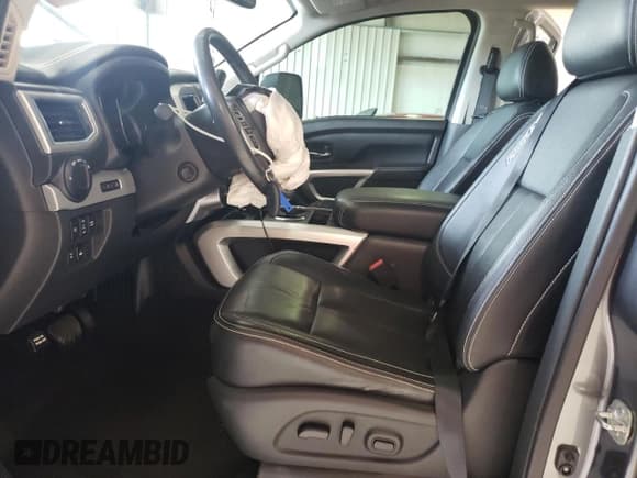 ✅ 2019 Nissan Titan S • VIN: 1N6AA1E52KN521946 • Лот: 53984745. Опубликован ранее на Copart с пробегом 56 666 миль. Бесплатный доступ к архиву аукционных продаж из США и подробный отчёт об истории автомобиля на DreamBid. Изображение 7.