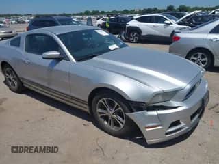 2014 Ford Mustang V6 с VIN 1ZVBP8AM3E5295221, выставлен на аукционе IAAI как лот 42788024 с пробегом 152 644 миль миль и . История ставок и продаж доступна на DreamBid. Изображение 1.