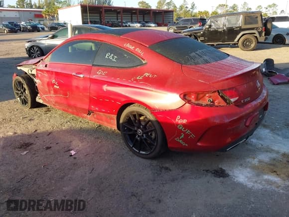 ✅ 2019 Mercedes-Benz C 300 • VIN: WDDWJ8DB6KF803628 • Lot: 41541737. Wystawiony na IAAI z przebiegiem 90 239 mil. Bezpłatny archiwum sprzedaży aukcyjnych z USA i szczegółowy raport historii pojazdu na DreamBid. Zdjęcie 3.