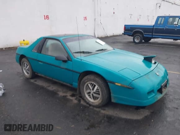 ✅ 1988 Pontiac Fiero • VIN: 1G2PE11R1JP210798 • Lot: 43472064. Wystawiony na IAAI z przebiegiem 136 233 mil. Bezpłatny archiwum sprzedaży aukcyjnych z USA i szczegółowy raport historii pojazdu na DreamBid. Zdjęcie 1.