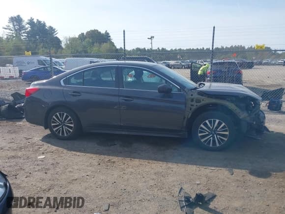 ✅ 2018 Subaru Legacy Premium • VIN: 4S3BNAC6XJ3031336 • Lot: 43291883. Wystawiony na IAAI z przebiegiem 58 586 mil. Bezpłatny archiwum sprzedaży aukcyjnych z USA i szczegółowy raport historii pojazdu na DreamBid. Zdjęcie 14.
