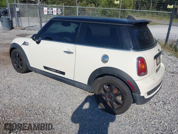 ✅ 2008 MINI Hardtop S • VIN: WMWMF73558TV35459 • Lot: 43293714. Wystawiony na IAAI z przebiegiem 172 431 mil. Bezpłatny archiwum sprzedaży aukcyjnych z USA i szczegółowy raport historii pojazdu na DreamBid. Zdjęcie 3.