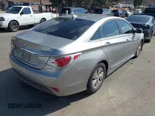 ✅ 2013 Hyundai Sonata • VIN: KMHEC4A4XDA064838 • Lot: 43506842. Wystawiony na IAAI z przebiegiem 177 485 mil. Bezpłatny archiwum sprzedaży aukcyjnych z USA i szczegółowy raport historii pojazdu na DreamBid. Zdjęcie 4.