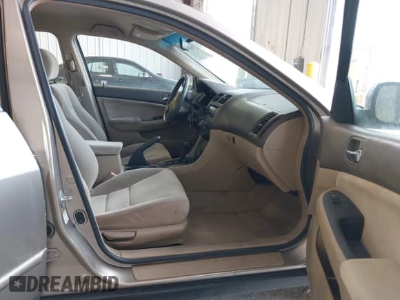 ✅ 2004 Honda Accord LX • VIN: JHMCM56474C034867 • Лот: 43646988. Опубликован ранее на IAAI с пробегом 257 400 миль. Бесплатный доступ к архиву аукционных продаж из США и подробный отчёт об истории автомобиля на DreamBid. Изображение 5.