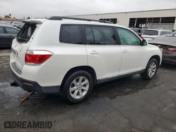 ✅ 2013 Toyota Highlander SE • VIN: 5TDZK3EHXDS128184 • Лот: 82076025. Опубликован ранее на Copart с пробегом 117 227 миль. Бесплатный доступ к архиву аукционных продаж из США и подробный отчёт об истории автомобиля на DreamBid. Изображение 3.