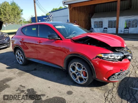 ✅ 2024 Alfa Romeo Tonale Veloce • VIN: ZASPATDW6R3036478 • Lot: 62565255. Wystawiony na Copart z przebiegiem 9 517 mil. Bezpłatny archiwum sprzedaży aukcyjnych z USA i szczegółowy raport historii pojazdu na DreamBid. Zdjęcie 4.