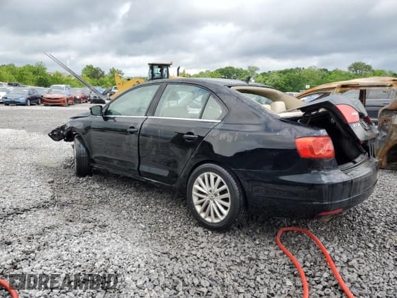 ✅ 2011 Volkswagen Jetta SEL • VIN: 3VWLZ7AJ8BM305326 • Lot: 55163235. Listed on Copart with 78,921 mi. Free auction sales archive from the USA and detailed vehicle history report at DreamBid. Image 2.