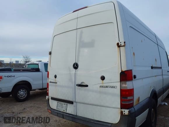 ✅ 2013 Mercedes-Benz Sprinter Cargo • VIN: WD3PE8CC3D5725941 • Lot: 41216662. Wystawiony na IAAI z przebiegiem 264 910 mil. Bezpłatny archiwum sprzedaży aukcyjnych z USA i szczegółowy raport historii pojazdu na DreamBid. Zdjęcie 16.