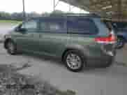 2011 Toyota Sienna XLE AAS с VIN 5TDYK3DC4BS132990, выставлен на аукционе Copart как лот 69782765 с пробегом 253 780 миль миль и Списание • Salvage title. История ставок и продаж доступна на DreamBid. Изображение 2.