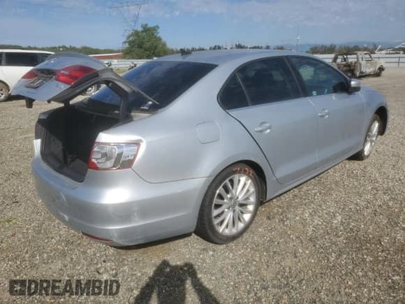✅ 2014 Volkswagen Jetta SEL • VIN: 3VWL17AJ4EM426947 • Lot: 49431185. Listed on Copart with 104,254 mi. Free auction sales archive from the USA and detailed vehicle history report at DreamBid. Image 3.