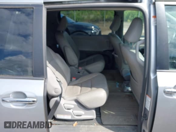 ✅ 2015 Toyota Sienna Limited • VIN: 5TDDK3DCXFS106768 • Lot: 42671426. Listed on IAAI with 108,771 mi. Free auction sales archive from the USA and detailed vehicle history report at DreamBid. Image 8.