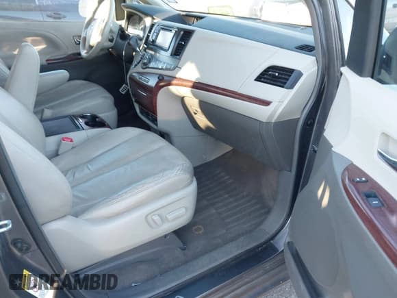 ✅ 2014 Toyota Sienna XLE • VIN: 5TDYK3DC0ES446673 • Lot: 43556251. Listed on IAAI with 204,332 mi. Free auction sales archive from the USA and detailed vehicle history report at DreamBid. Image 5.