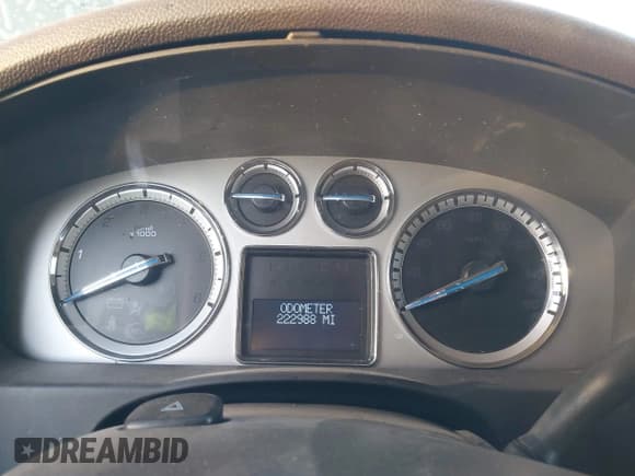 ✅ 2012 Cadillac Escalade Luxury • VIN: 1GYS4BEF2CR314393 • Lot: 43670582. Wystawiony na IAAI z przebiegiem 222 988 mil. Bezpłatny archiwum sprzedaży aukcyjnych z USA i szczegółowy raport historii pojazdu na DreamBid. Zdjęcie 7.