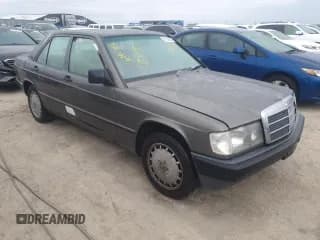 ✅ 1987 Mercedes-Benz 190 • VIN: WDBDA28D1HF353257 • Lot: 81200264. Wystawiony na Copart z przebiegiem Nie podano. Bezpłatny archiwum sprzedaży aukcyjnych z USA i szczegółowy raport historii pojazdu na DreamBid. Zdjęcie 4.