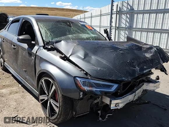 ✅ 2019 Audi RS 3 • VIN: WUABWHFF4KA900286 • Lot: 82243395. Wystawiony na Copart z przebiegiem Nie podano. Bezpłatny archiwum sprzedaży aukcyjnych z USA i szczegółowy raport historii pojazdu na DreamBid. Zdjęcie 14.