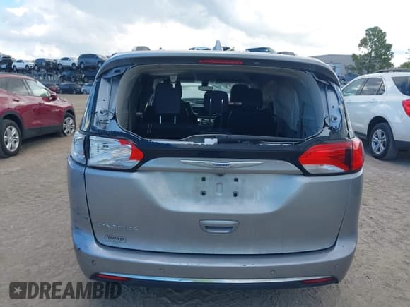 ✅ 2018 Chrysler Pacifica Touring L • VIN: 2C4RC1BG8JR287870 • Lot: 43314097. Wystawiony na IAAI z przebiegiem 147 153 mil. Bezpłatny archiwum sprzedaży aukcyjnych z USA i szczegółowy raport historii pojazdu na DreamBid. Zdjęcie 16.