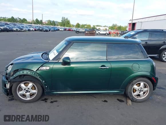 2011 MINI Hardtop with VIN WMWSU3C58BT091720, listed as a IAAI auction lot 42875190 with 60,918 mi miles and . Bid and sale history available at DreamBid. Image 14.