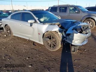 ✅ 2019 Dodge Charger Scat Pack • VIN: 2C3CDXGJ5KH717800 • Lot: 43407360. Wystawiony na IAAI z przebiegiem 62 688 mil. Bezpłatny archiwum sprzedaży aukcyjnych z USA i szczegółowy raport historii pojazdu na DreamBid. Zdjęcie 1.