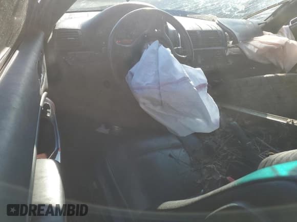 ✅ 2003 BMW 3 Series 325Ci • VIN: WBABN33433PG61379 • Lot: 82367874. Wystawiony na Copart z przebiegiem 113 967 mil. Bezpłatny archiwum sprzedaży aukcyjnych z USA i szczegółowy raport historii pojazdu na DreamBid. Zdjęcie 8.