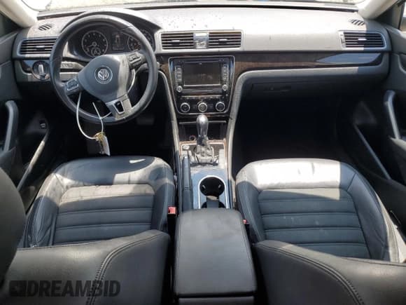 ✅ 2014 Volkswagen Passat SEL Premium • VIN: 1VWCM7A36EC038970 • Lot: 63610385. Wystawiony na Copart z przebiegiem 156 565 mil. Bezpłatny archiwum sprzedaży aukcyjnych z USA i szczegółowy raport historii pojazdu na DreamBid. Zdjęcie 8.