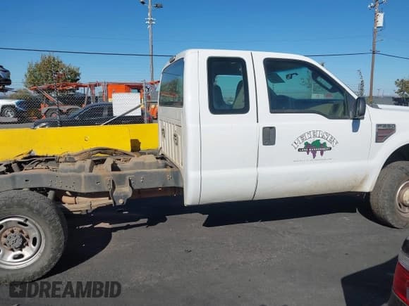 ✅ 2008 Ford F-250 • VIN: 1FDSX21R98EC69556 • Лот: 43472085. Опубликован ранее на IAAI с пробегом 191 424 миль. Бесплатный доступ к архиву аукционных продаж из США и подробный отчёт об истории автомобиля на DreamBid. Изображение 13.