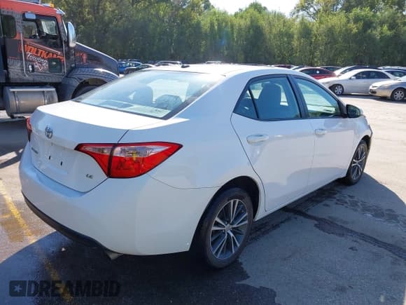✅ 2017 Toyota Corolla L • VIN: 2T1BURHE1HC952136 • Lot: 43296570. Wystawiony na IAAI z przebiegiem 178 399 mil. Bezpłatny archiwum sprzedaży aukcyjnych z USA i szczegółowy raport historii pojazdu na DreamBid. Zdjęcie 4.