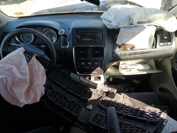 ✅ 2014 Dodge Grand Caravan SE • VIN: 2C4RDGBG8ER354490 • Lot: 91510875. Listed on Copart with 174,832 mi. Free auction sales archive from the USA and detailed vehicle history report at DreamBid. Image 8.