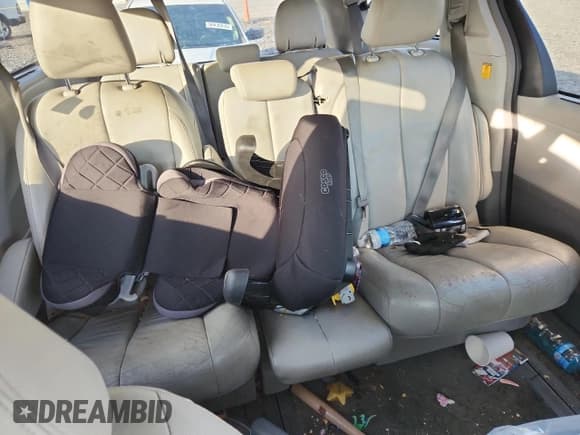 ✅ 2012 Toyota Sienna XLE • VIN: 5TDYK3DC6CS260407 • Lot: 90809425. Listed on Copart with 249,489 mi. Free auction sales archive from the USA and detailed vehicle history report at DreamBid. Image 11.