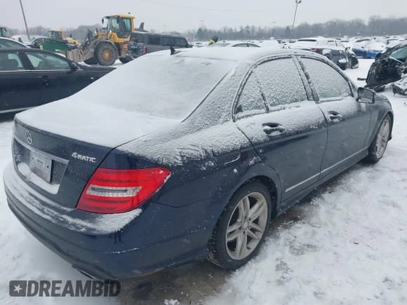 ✅ 2013 Mercedes-Benz C 300 Sport • VIN: WDDGF8AB3DR262761 • Lot: 41310928. Listed on IAAI with 104,396 mi. Free auction sales archive from the USA and detailed vehicle history report at DreamBid. Image 4.