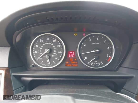 ✅ 2008 BMW 5 Series 535i • VIN: WBANW13588CN56503 • Lot: 43513526. Wystawiony na IAAI z przebiegiem 175 424 mil. Bezpłatny archiwum sprzedaży aukcyjnych z USA i szczegółowy raport historii pojazdu na DreamBid. Zdjęcie 7.