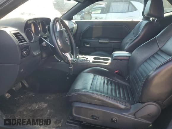 ✅ 2012 Dodge Challenger R/T Plus • VIN: 2C3CDYBT3CH269895 • Lot: 46475075. Wystawiony na Copart z przebiegiem 203 181 mil. Bezpłatny archiwum sprzedaży aukcyjnych z USA i szczegółowy raport historii pojazdu na DreamBid. Zdjęcie 7.