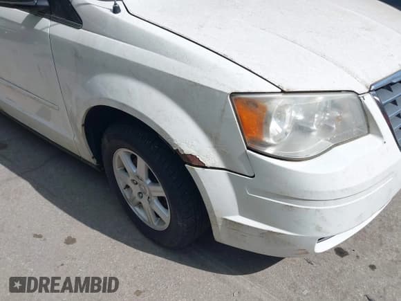 ✅ 2010 Chrysler Town & Country LX • VIN: 2A4RR2D17AR405642 • Lot: 42264125. Wystawiony na IAAI z przebiegiem 136 081 mil. Bezpłatny archiwum sprzedaży aukcyjnych z USA i szczegółowy raport historii pojazdu na DreamBid. Zdjęcie 6.