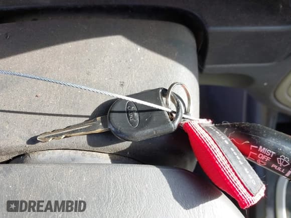 ✅ 2005 Ford Escape XLT • VIN: 1FMYU93165KC91885 • Lot: 43845775. Listed on IAAI with 274,845 mi. Free auction sales archive from the USA and detailed vehicle history report at DreamBid. Image 11.