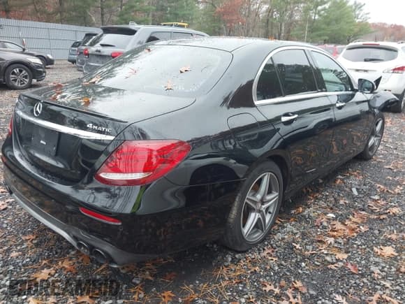 ✅ 2017 Mercedes-Benz E 300 Luxury • VIN: WDDZF4KB9HA158263 • Lot: 43651650. Listed on IAAI with 81,153 mi. Free auction sales archive from the USA and detailed vehicle history report at DreamBid. Image 4.