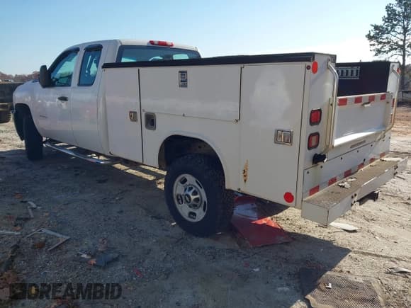 ✅ 2011 Chevrolet Silverado 2500HD Work Truck • VIN: 1GB2CVCG9BZ396373 • Lot: 43598113. Wystawiony na IAAI z przebiegiem 273 698 mil. Bezpłatny archiwum sprzedaży aukcyjnych z USA i szczegółowy raport historii pojazdu na DreamBid. Zdjęcie 3.