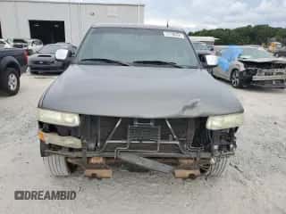 2002 Chevrolet Silverado 1500 LS z VIN 2GCEC19T921344756, wystawiony jako Copart lot #72798354 z przebiegiem 157 700 mil mil oraz Szkoda całkowita • Salvage title. Historia ofert i sprzedaży dostępna na DreamBid. Obrazek 5.