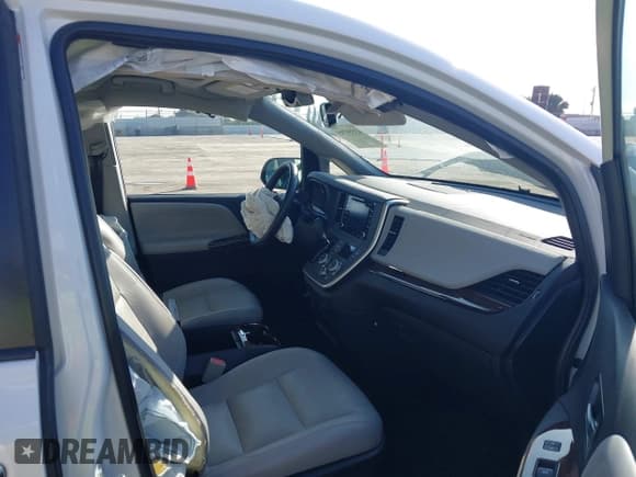 ✅ 2020 Toyota Sienna XLE Auto Access Seat • VIN: 5TDYZ3DC2LS084449 • Lot: 43559705. Listed on IAAI with 49,448 mi. Free auction sales archive from the USA and detailed vehicle history report at DreamBid. Image 5.