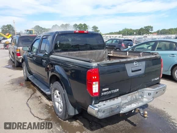 2013 Nissan Frontier SV z VIN 1N6AD0EV1DN763745, wystawiony jako IAAI lot #43379708 z przebiegiem 106 937 mil mil oraz . Historia ofert i sprzedaży dostępna na DreamBid. Obrazek 3.