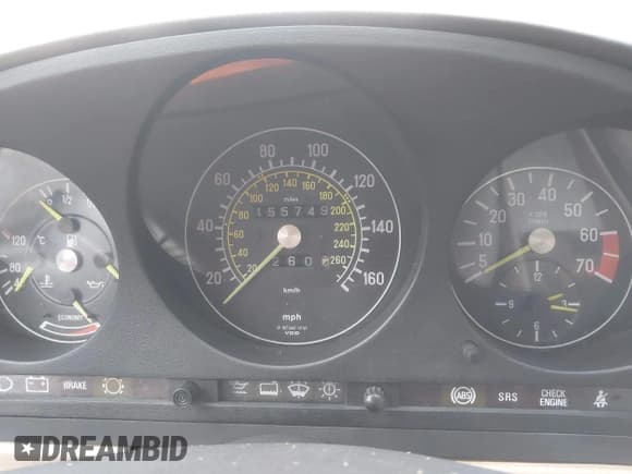 ✅ 1988 Mercedes-Benz 560 SL • VIN: WDBBA48D0JA077921 • Лот: 41450795. Опубликован ранее на IAAI с пробегом 155 749 миль. Бесплатный доступ к архиву аукционных продаж из США и подробный отчёт об истории автомобиля на DreamBid. Изображение 7.