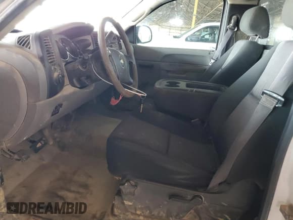 ✅ 2014 Chevrolet Silverado 2500HD Work Truck • VIN: 1GC0CVCG6EF162197 • Lot: 63701975. Wystawiony na Copart z przebiegiem 178 965 mil. Bezpłatny archiwum sprzedaży aukcyjnych z USA i szczegółowy raport historii pojazdu na DreamBid. Zdjęcie 7.