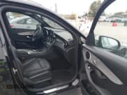 ✅ 2019 Mercedes-Benz GLC 300 • VIN: WDC0G4KB5KV142295 • Lot: 43409615. Wystawiony na IAAI z przebiegiem 80 069 mil. Bezpłatny archiwum sprzedaży aukcyjnych z USA i szczegółowy raport historii pojazdu na DreamBid. Zdjęcie 5.