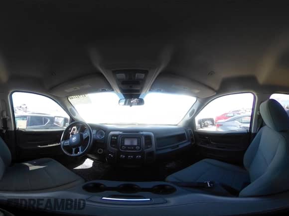 2018 Ram 1500 Tradesman z VIN 1C6RR6FTXJS182966, wystawiony jako IAAI lot #41744144 z przebiegiem 60 714 mil mil oraz . Historia ofert i sprzedaży dostępna na DreamBid. Obrazek 17.