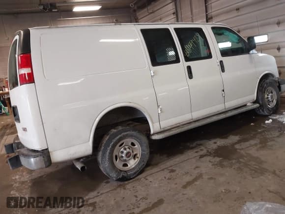 ✅ 2016 GMC Savana Cargo • VIN: 1GTW7AFF8G1261629 • Лот: 41579429. Опубликован ранее на IAAI с пробегом 92 566 миль. Бесплатный доступ к архиву аукционных продаж из США и подробный отчёт об истории автомобиля на DreamBid. Изображение 4.