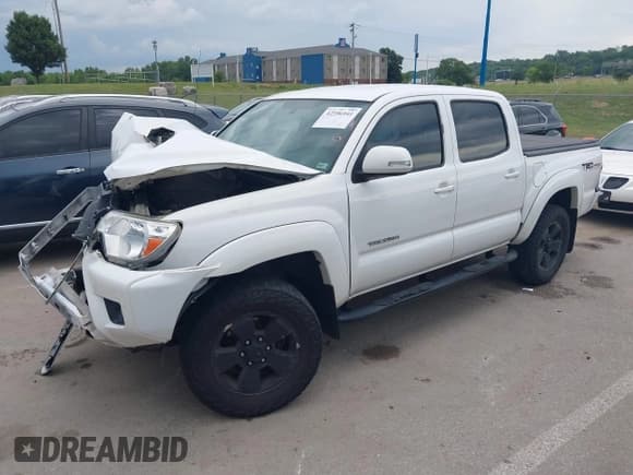 ✅ 2015 Toyota Tacoma • VIN: 3TMLU4EN8FM182145 • Lot: 42596941. Listed on IAAI with 251,772 mi. Free auction sales archive from the USA and detailed vehicle history report at DreamBid. Image 19.