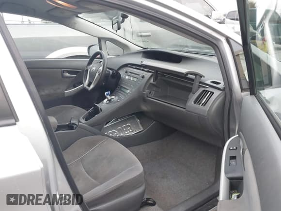 ✅ 2010 Toyota Prius III • VIN: JTDKN3DUXA0082510 • Lot: 43667824. Wystawiony na IAAI z przebiegiem 208 368 mil. Bezpłatny archiwum sprzedaży aukcyjnych z USA i szczegółowy raport historii pojazdu na DreamBid. Zdjęcie 5.