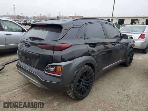 2020 Hyundai Kona Limited z VIN KM8K33A58LU533945, wystawiony jako Copart lot #70133492 z przebiegiem 4 658 mil mil oraz . Historia ofert i sprzedaży dostępna na DreamBid. Obrazek 3.