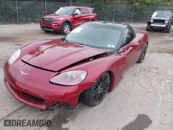✅ 2005 Chevrolet Corvette • VIN: 1G1YY24U355136792 • Lot: 43583636. Wystawiony na IAAI z przebiegiem 40 576 mil. Bezpłatny archiwum sprzedaży aukcyjnych z USA i szczegółowy raport historii pojazdu na DreamBid. Zdjęcie 18.