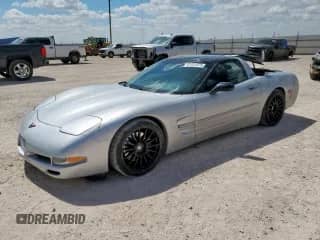 ✅ 1998 Chevrolet Corvette • VIN: 1G1YY22G3W5102706 • Lot: 81441075. Wystawiony na Copart z przebiegiem 50 321 mil mil. Skorzystaj z bezpłatnego archiwum sprzedaży aukcyjnych z USA i zobacz szczegółowy raport historii pojazdu na DreamBid. Zdjęcie 1.