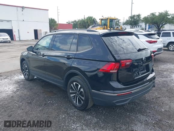 ✅ 2024 Volkswagen Tiguan S • VIN: 3VVFB7AXXRM029493 • Lot: 43179604. Wystawiony na IAAI z przebiegiem 44 832 mil. Bezpłatny archiwum sprzedaży aukcyjnych z USA i szczegółowy raport historii pojazdu na DreamBid. Zdjęcie 3.